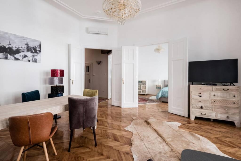 Oktober 6/8 Apartment Budapest Esterno foto