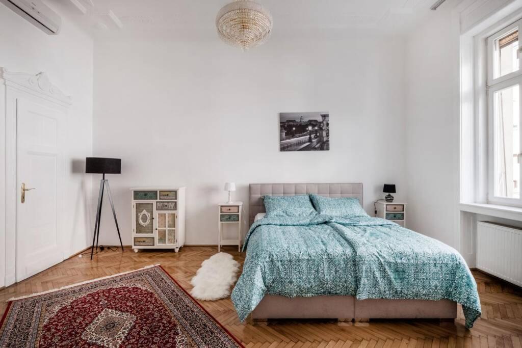 Oktober 6/8 Apartment Budapest Esterno foto